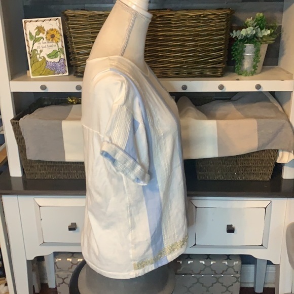 Chico’s Blue & White‎ Top w/Gold Detail Size 1 - Picture 3 of 9